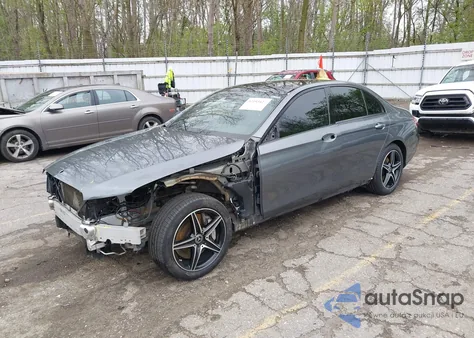 2018 Mercedes-Benz E 300 4Matic z USA, uszkodzony, nr VIN WDDZF4KB6JA376134